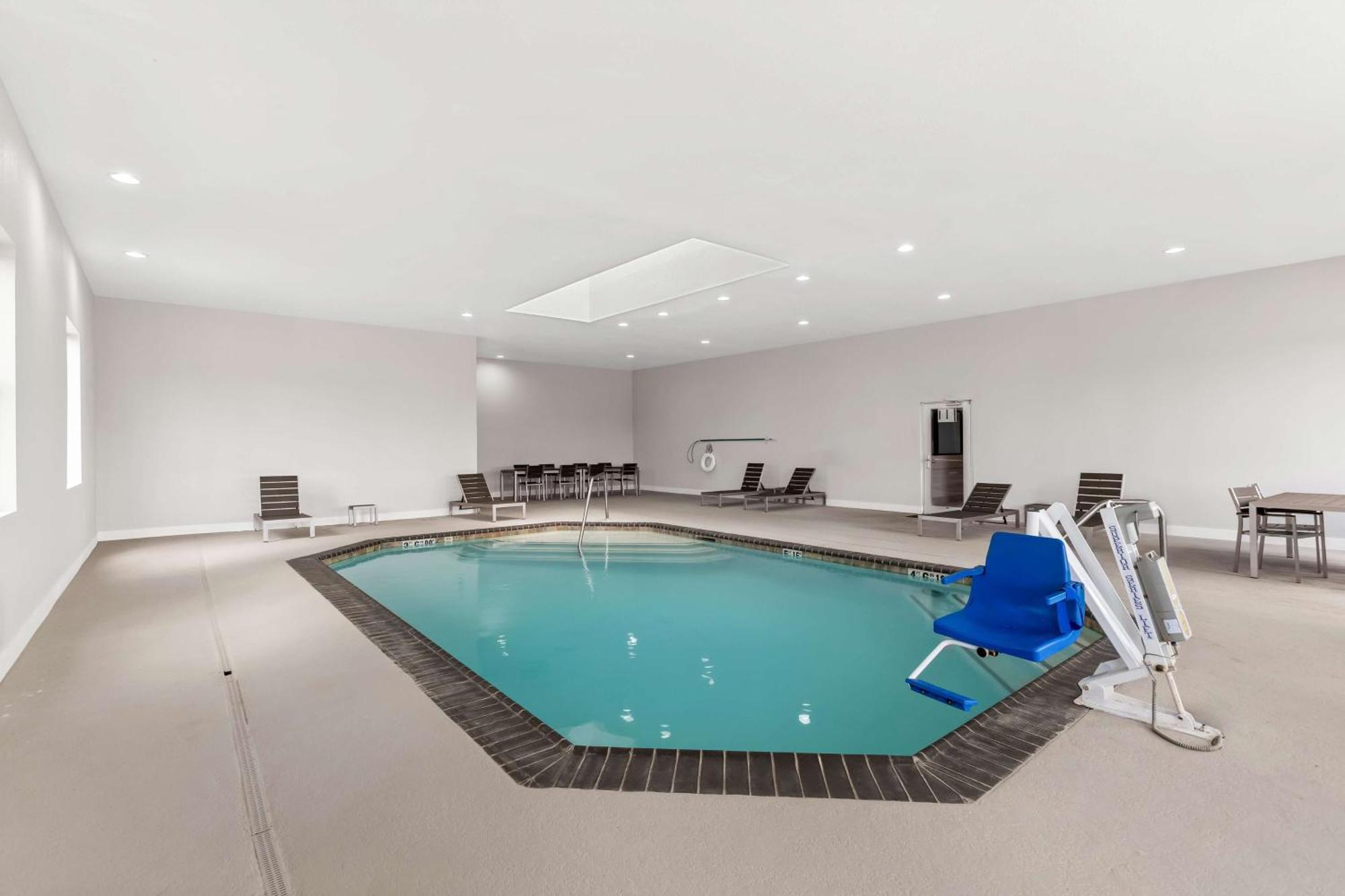 Sonesta Essential Лапорт Экстерьер фото