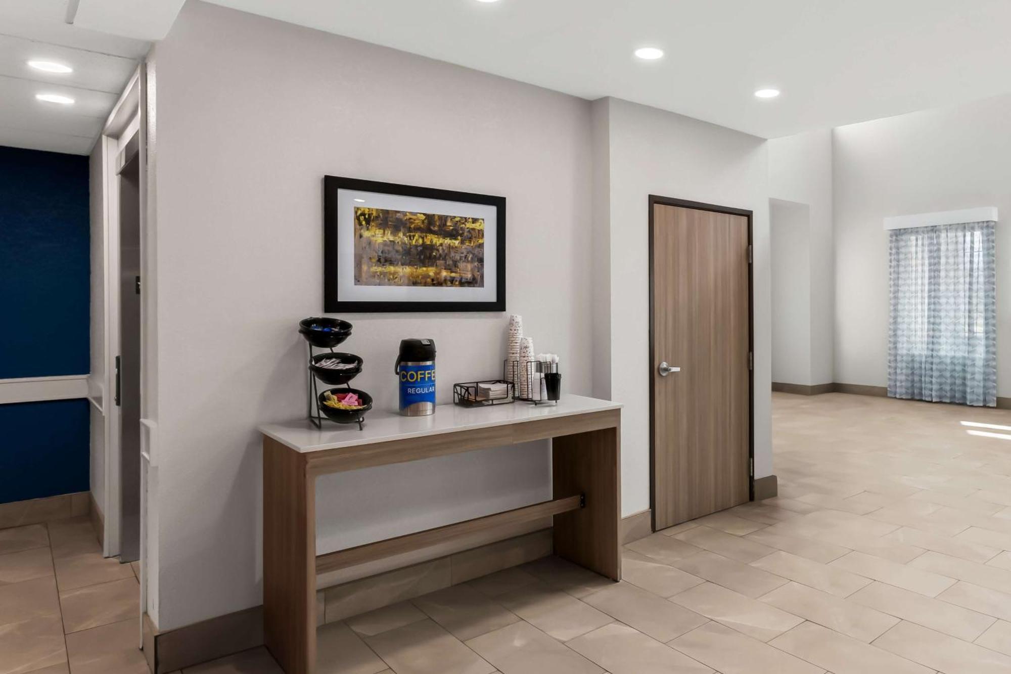 Sonesta Essential Лапорт Экстерьер фото