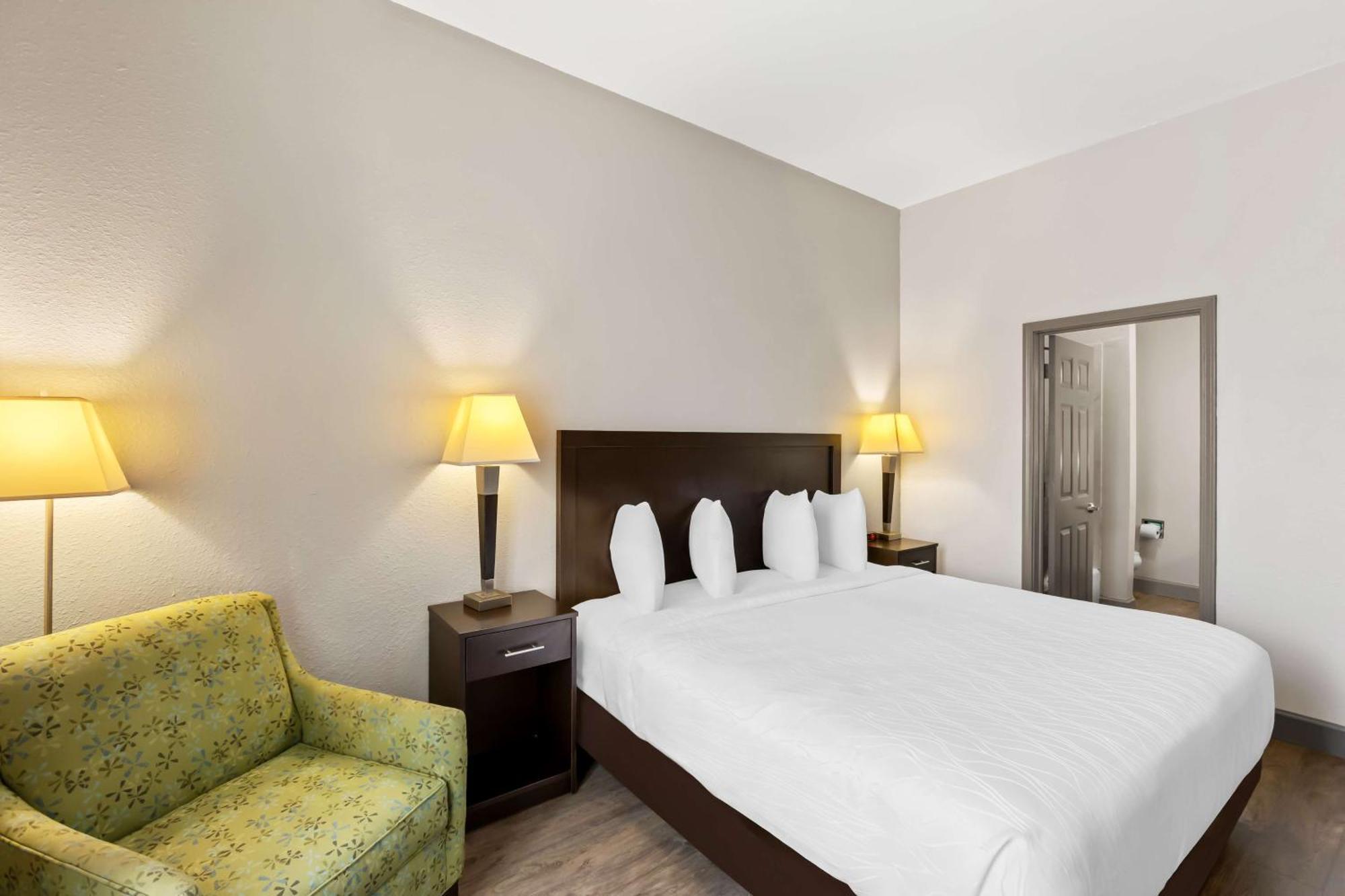 Sonesta Essential Лапорт Экстерьер фото