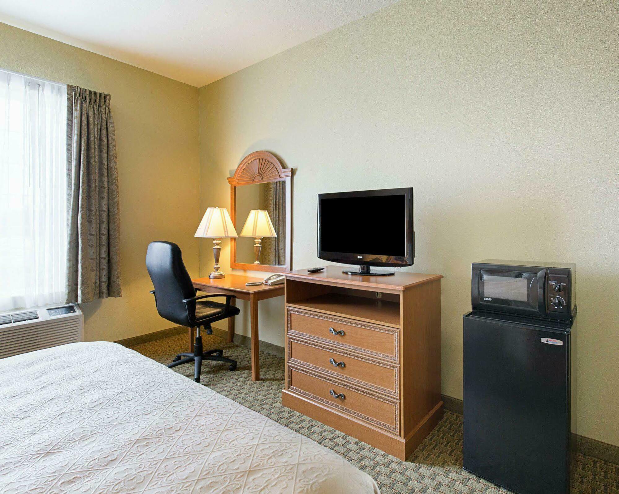 Sonesta Essential Лапорт Экстерьер фото